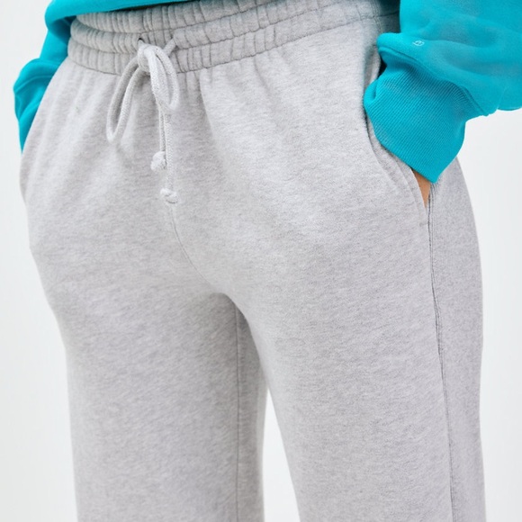 ❤️SOLD❤️ Heather Dover Grey Sweatpants - Picture 1 of 5